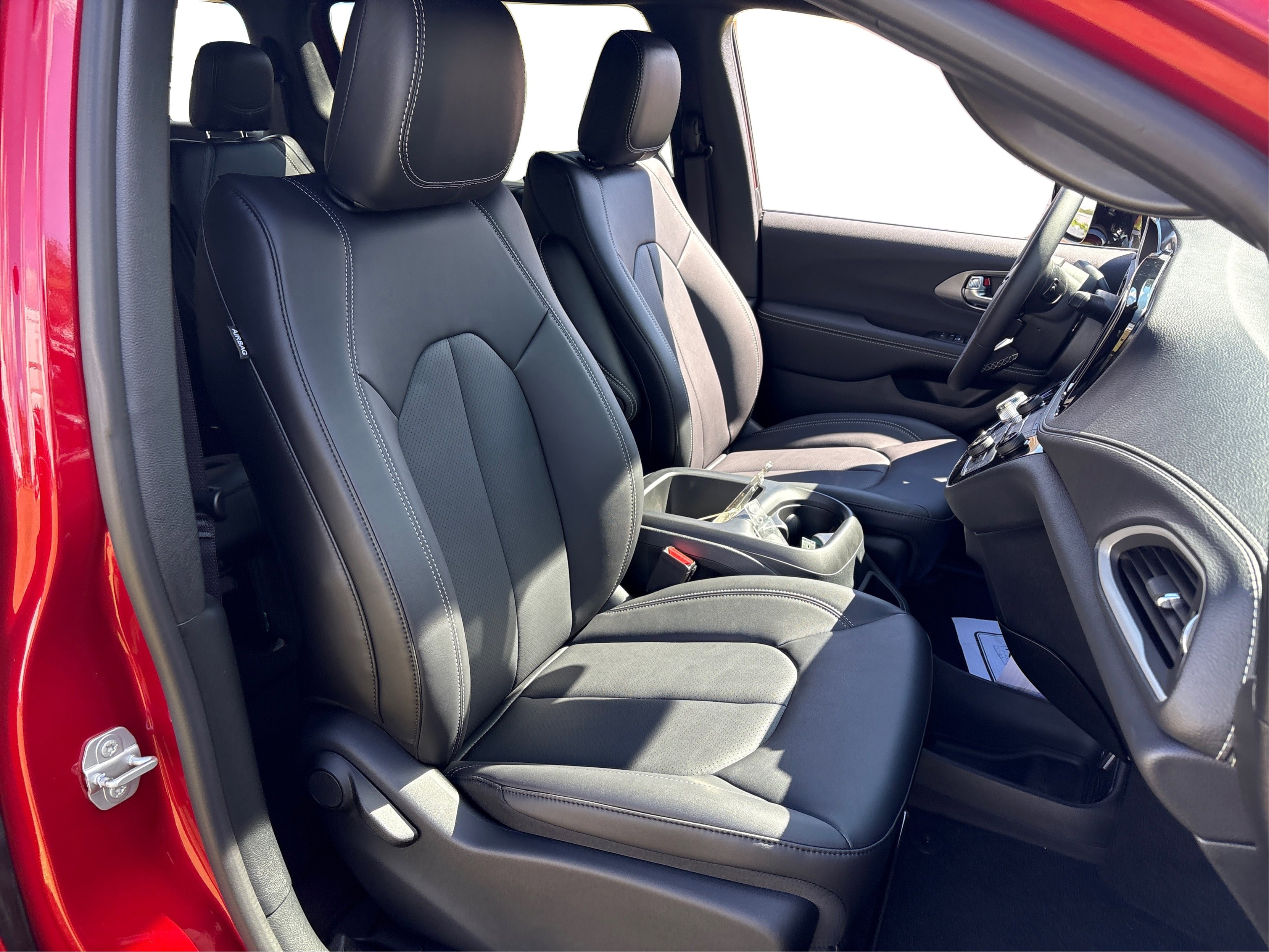 2026 Chrysler Pacifica photo 14