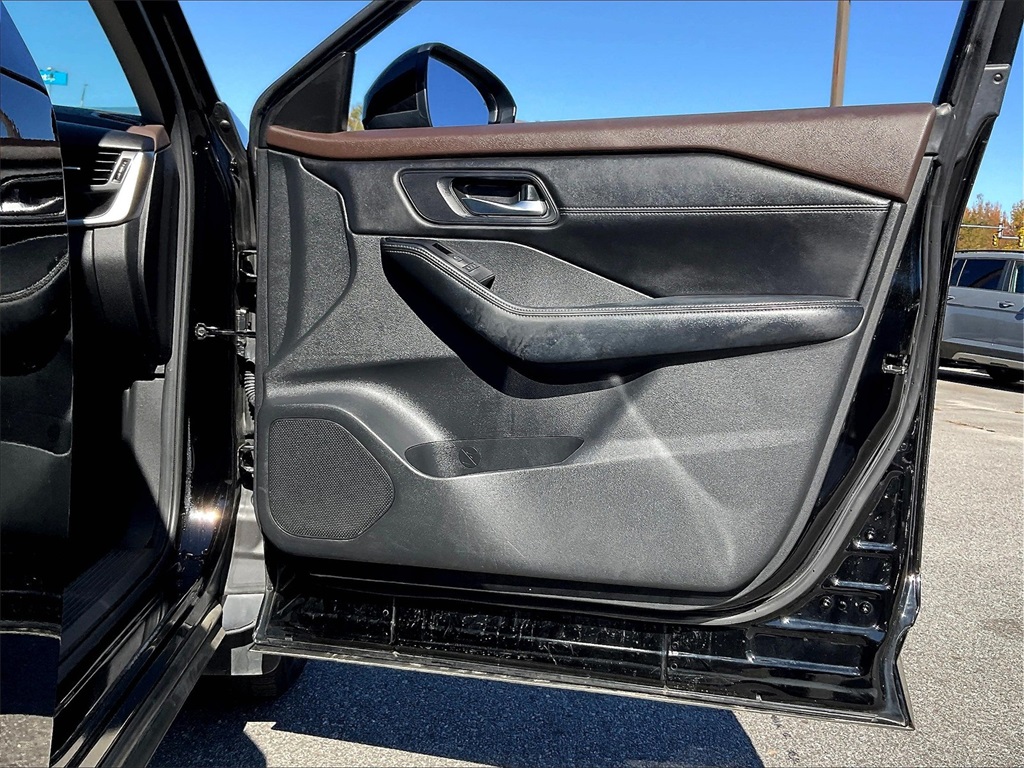 2023 Nissan Rogue SV photo 11