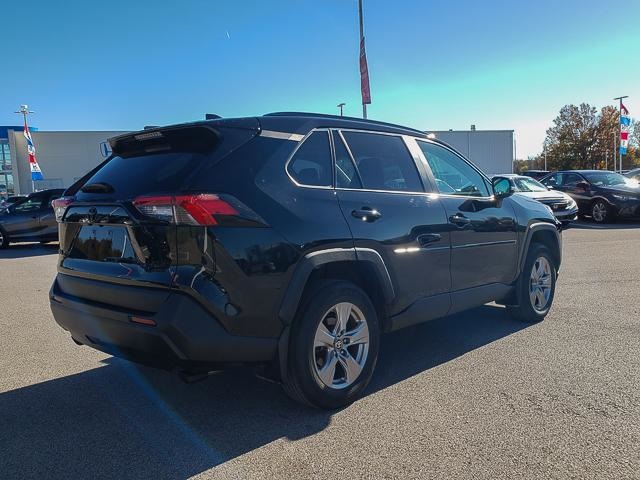 2023 Toyota RAV4 XLE photo 4