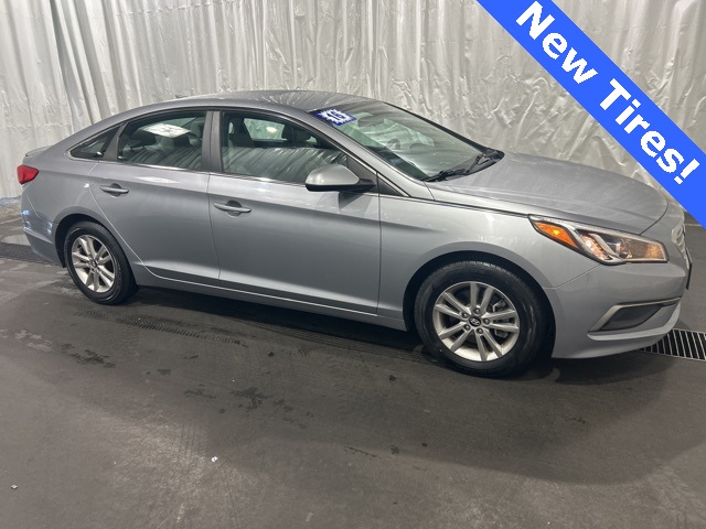 Used 2016 Hyundai Sonata SE with VIN 5NPE24AF3GH393273 for sale in Grants Pass, OR