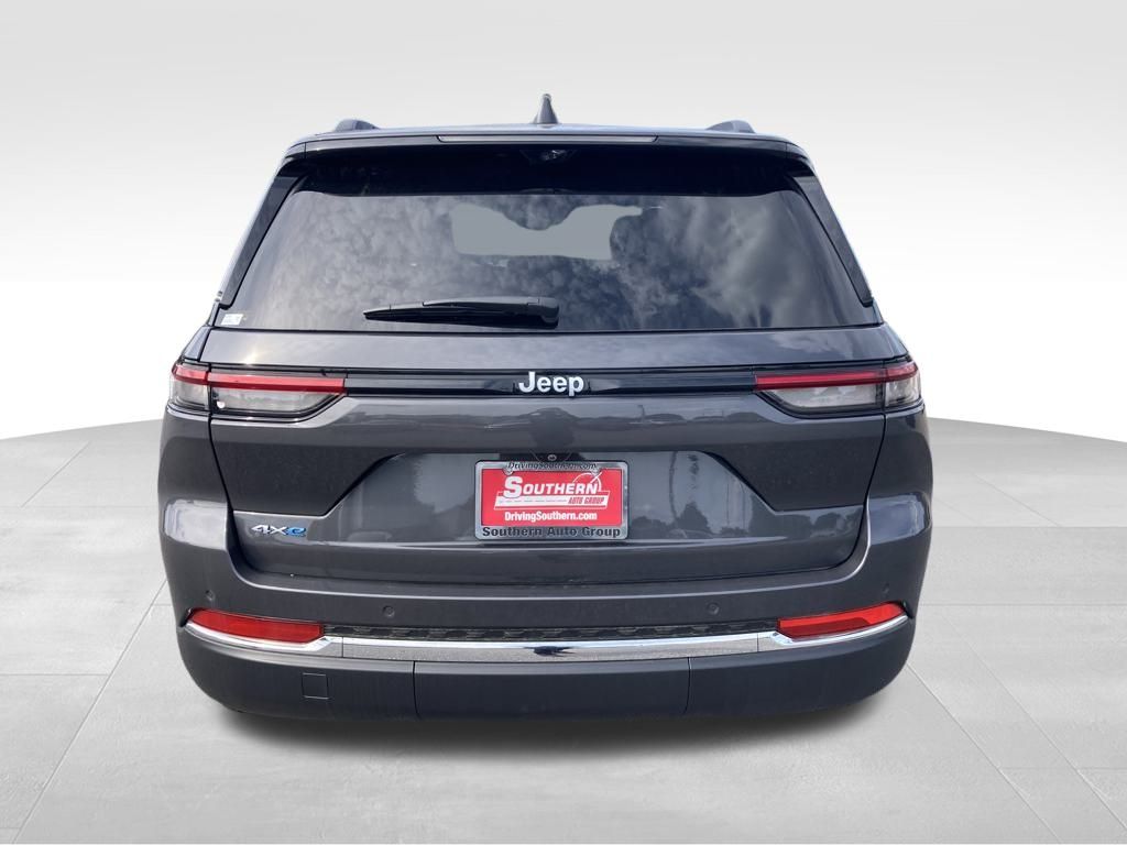 2024 Jeep Cherokee Limited 4xe photo 3