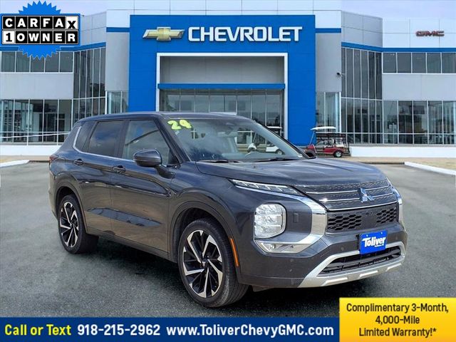 2024 Mitsubishi Outlander SE's photo