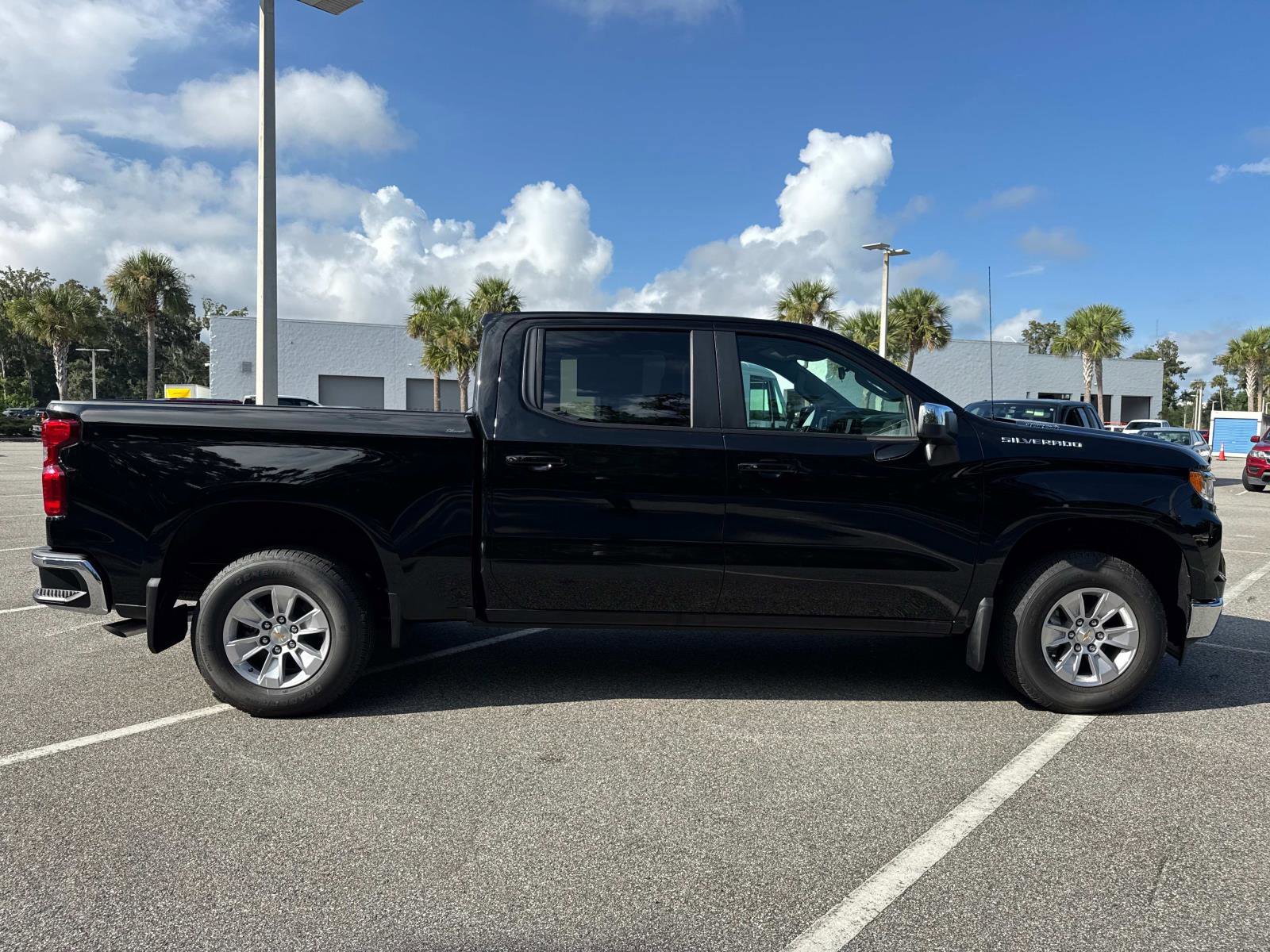 2025 Chevrolet Silverado 1500 LT photo 2
