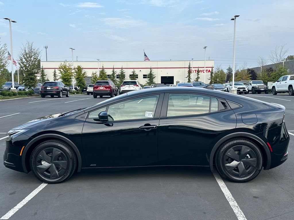 2026 Toyota Prius LE photo 6