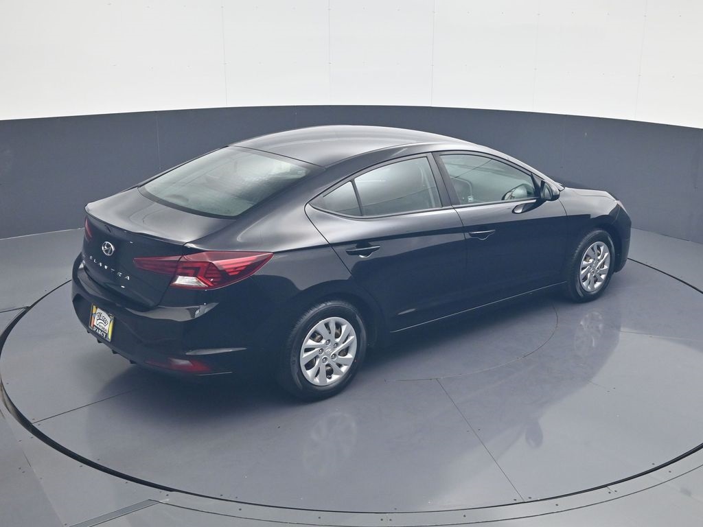 2019 Hyundai Elantra SE photo 17
