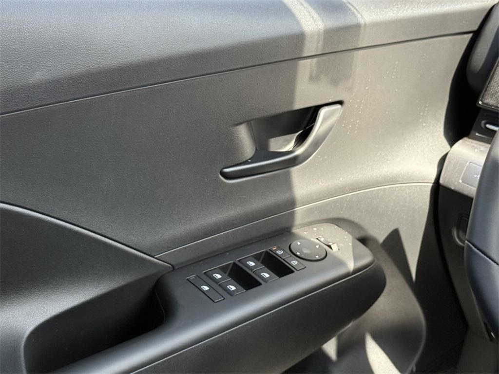 2025 Hyundai Kona SEL photo 26