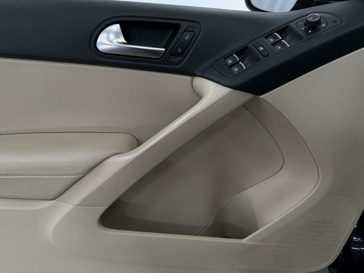 2016 Volkswagen Tiguan S photo 21