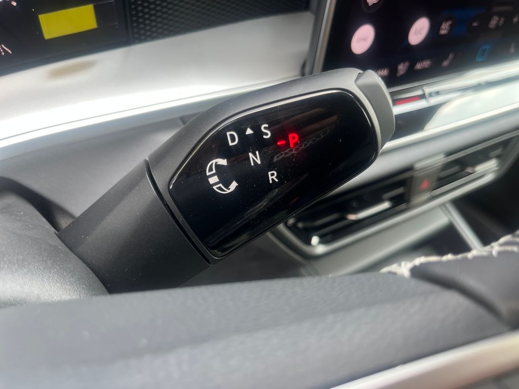 2025 Volkswagen Tiguan SE photo 10