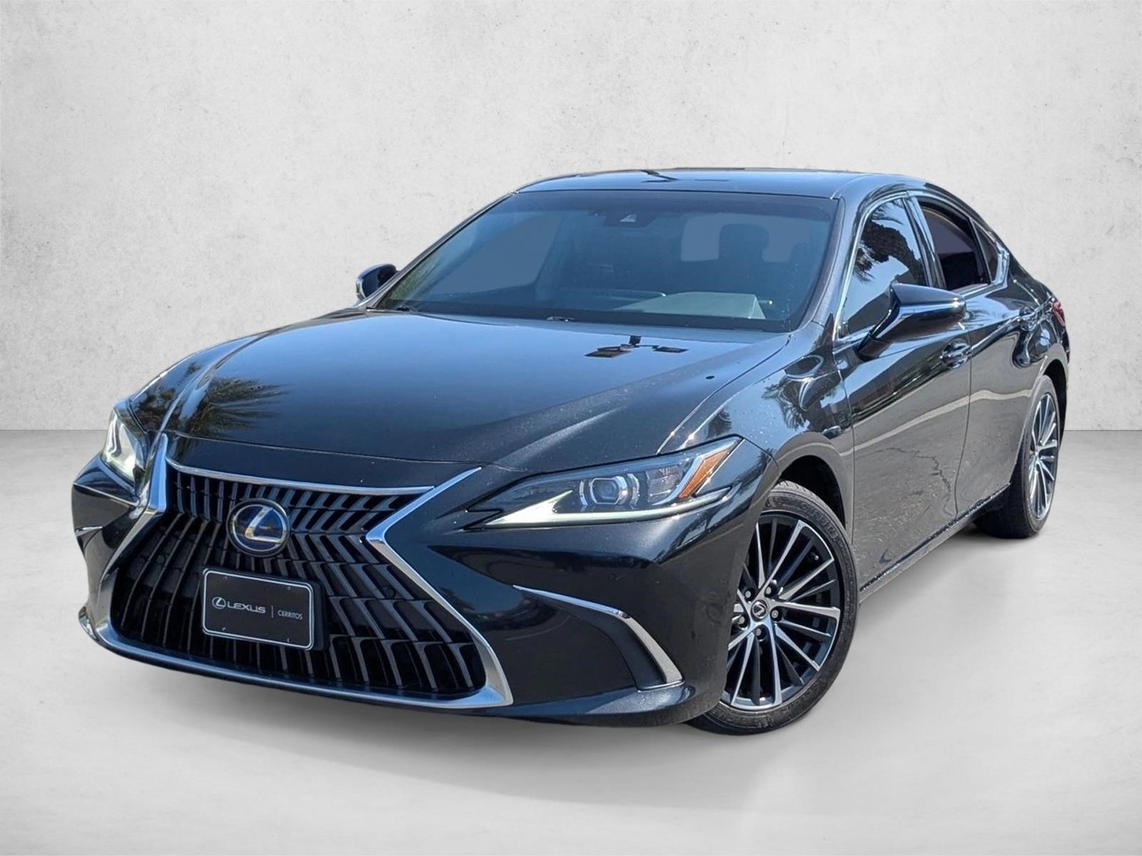 2022 Lexus ES Hybrid 300h's photo