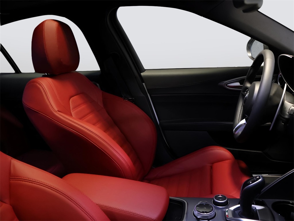2025 Alfa Romeo Giulia Base photo 8