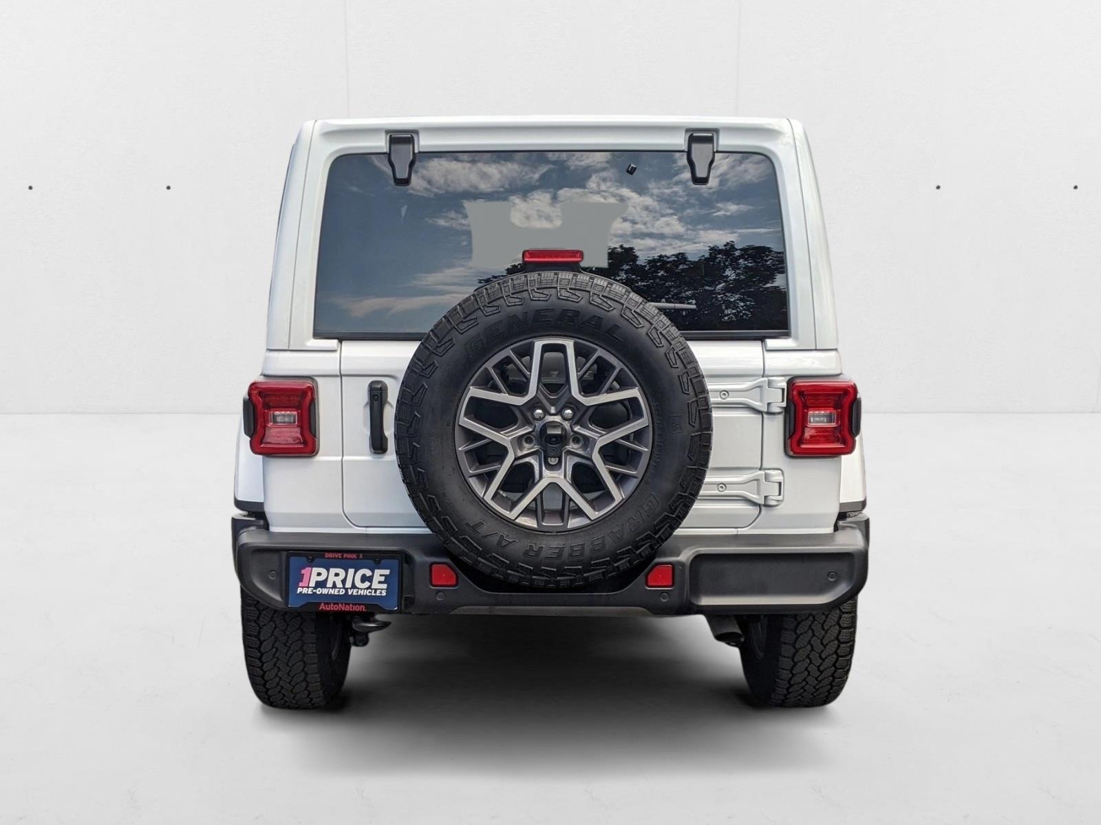 2024 Jeep Wrangler Sahara photo 7