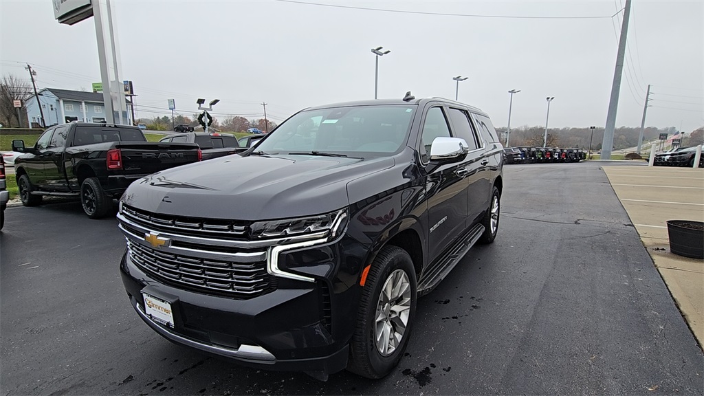 2023 Chevrolet Suburban Premier photo 3