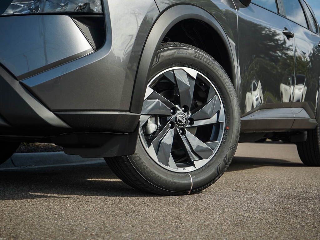 2026 Nissan Rogue SV photo 5