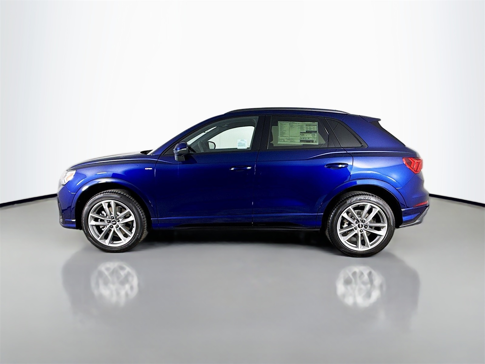 2025 Audi Q3 S line Premium photo 4