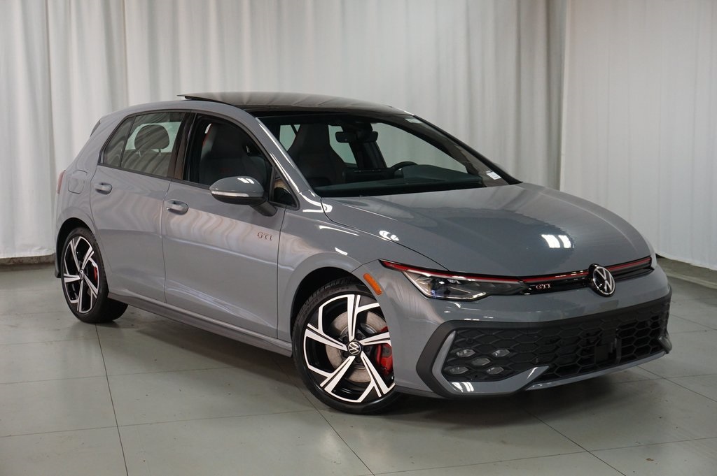 2025 Volkswagen Golf GTI SE photo 3