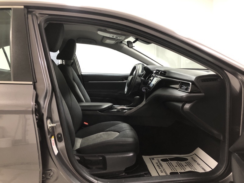 2019 Toyota Camry LE photo 11