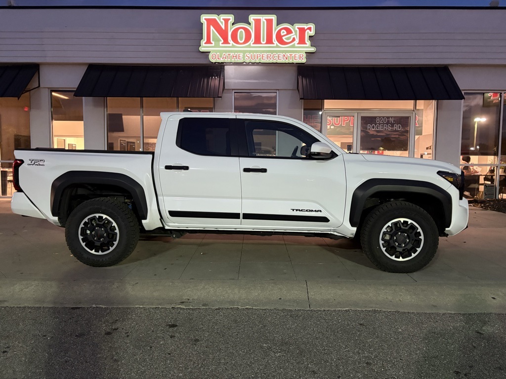 2024 Toyota Tacoma TRD Sport photo 2