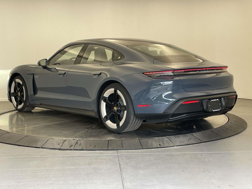 2025 Porsche Taycan photo 3