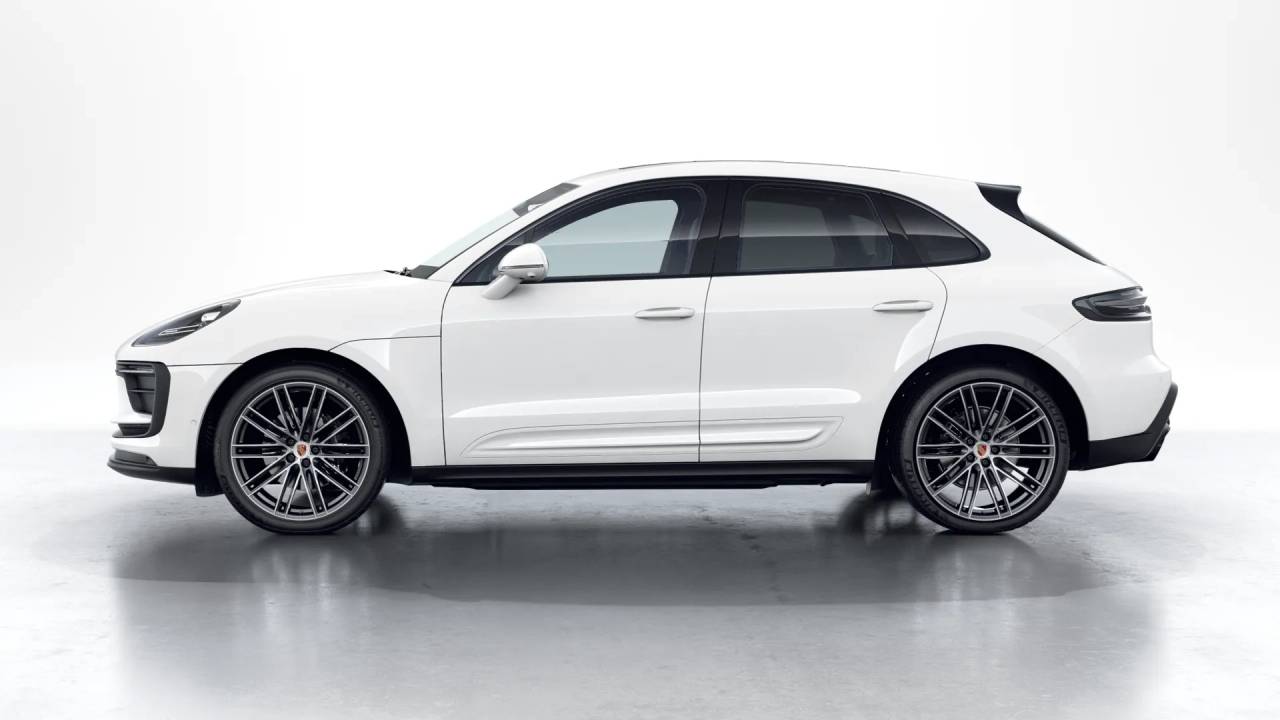 2026 Porsche Macan T photo 2