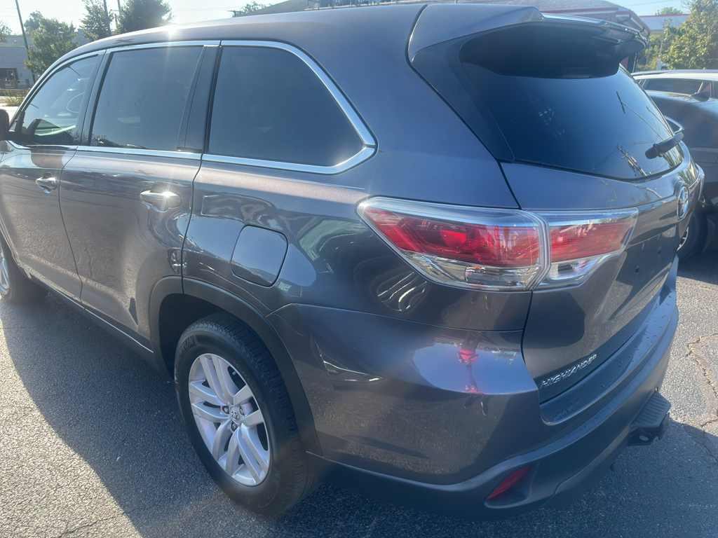 2015 Toyota Highlander LE photo 4