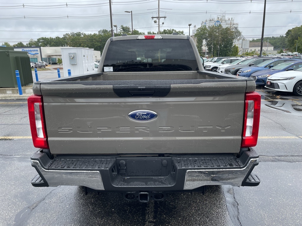 2026 Ford F-350 XLT photo 3