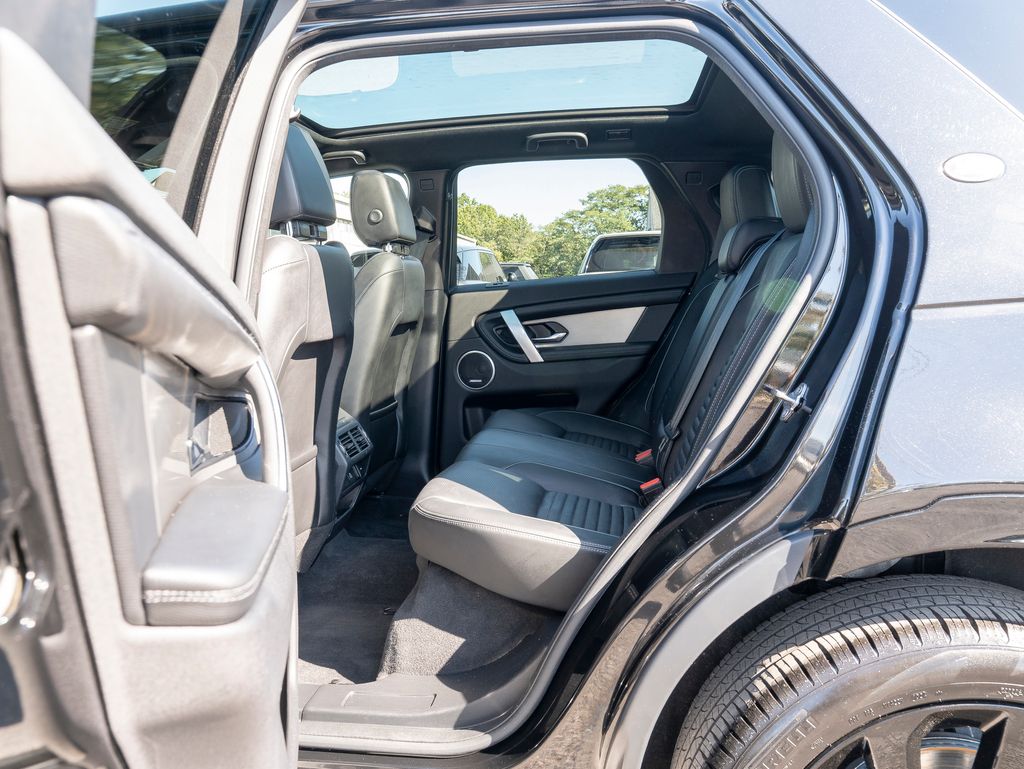 2025 Land Rover Discovery Sport SE photo 25