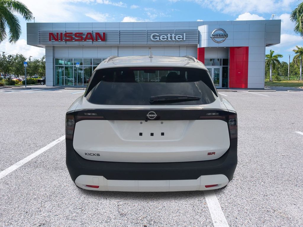 2025 Nissan Kicks SR photo 4