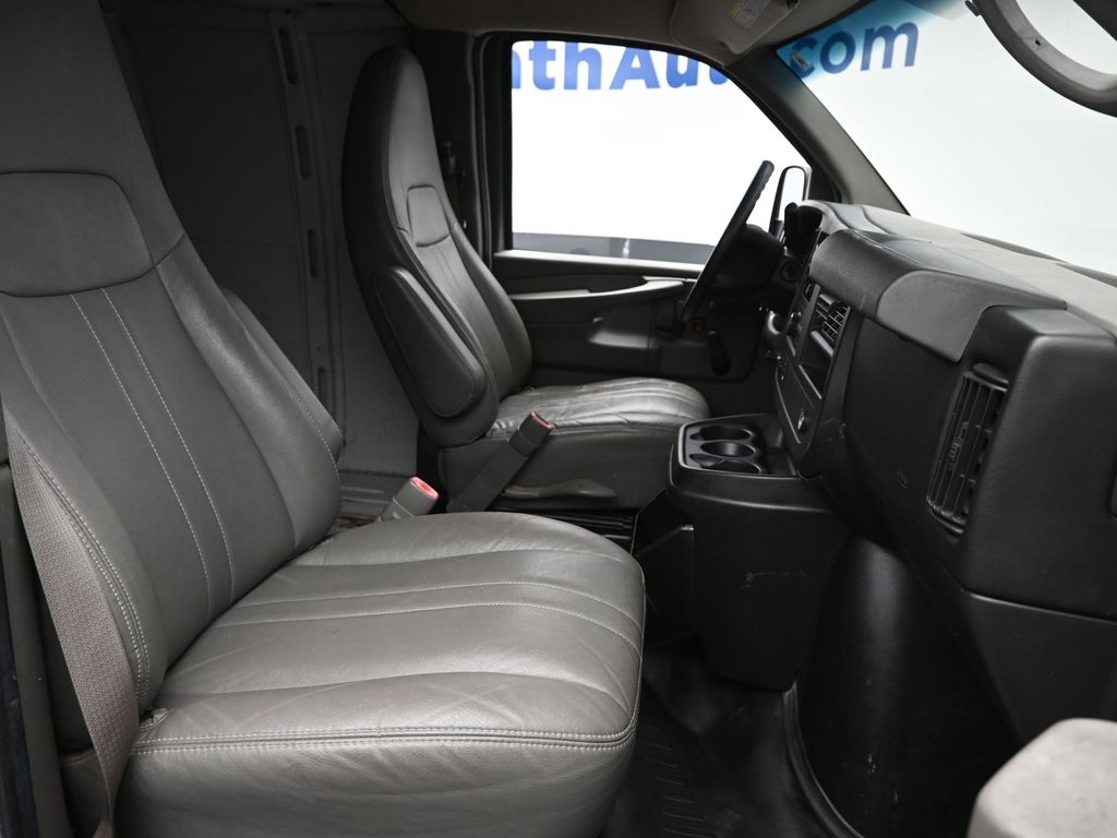 2012 Chevrolet Express 2500 Work Van photo 3