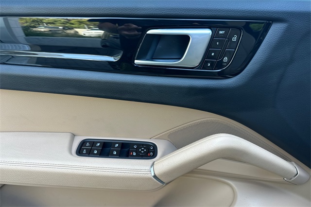 2021 Porsche Cayenne Base photo 9