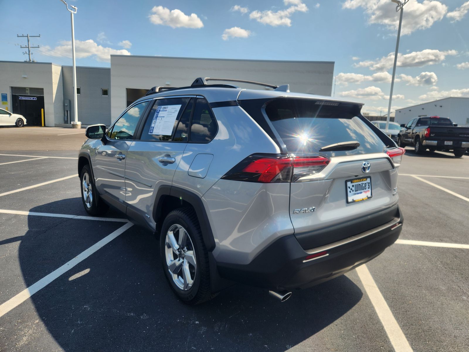 2021 Toyota RAV4 Hybrid XLE Premium photo 4