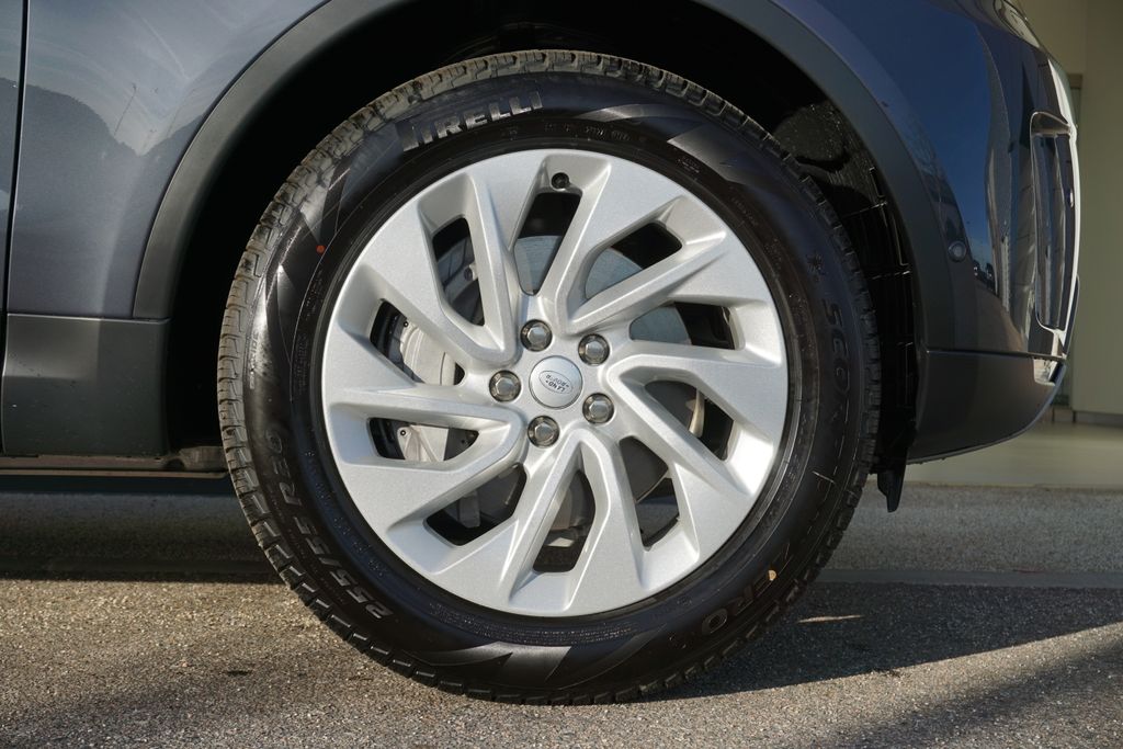 2025 Land Rover Discovery S photo 35