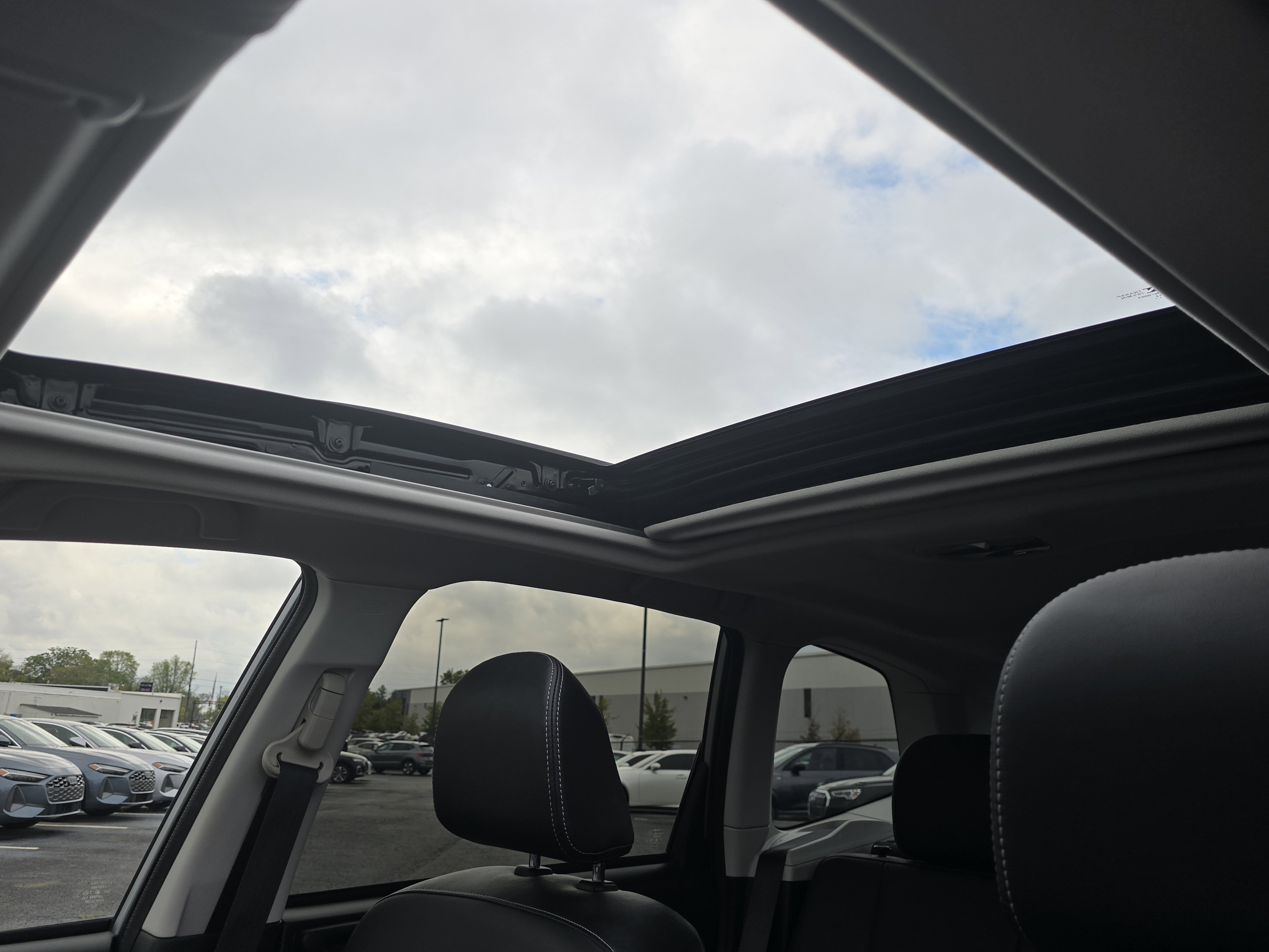 2018 Subaru Forester Touring photo 2
