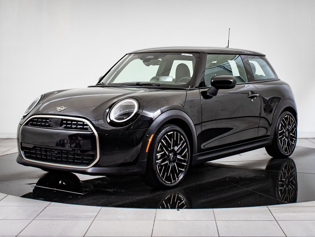 2025 MINI Hardtop 2 Door Base's photo