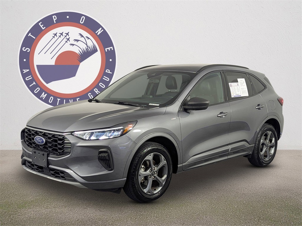 2024 Ford Escape ST-Line photo 2