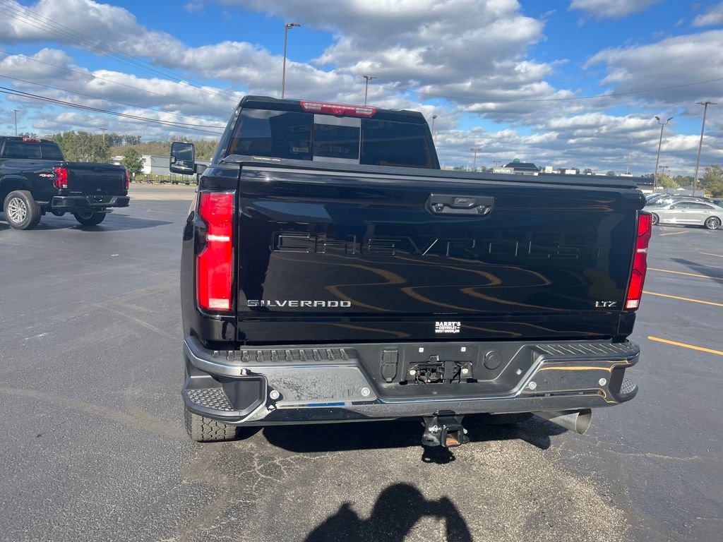 2025 Chevrolet Silverado 3500HD LTZ photo 3