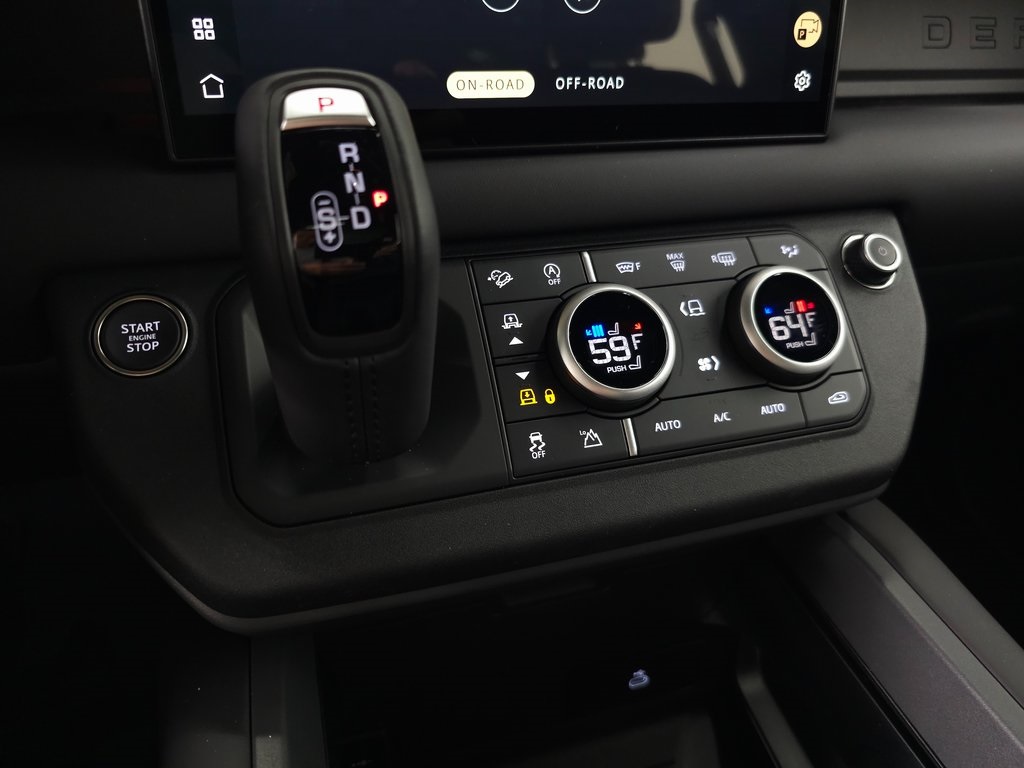 2025 Land Rover Defender 110 X-Dynamic SE photo 25