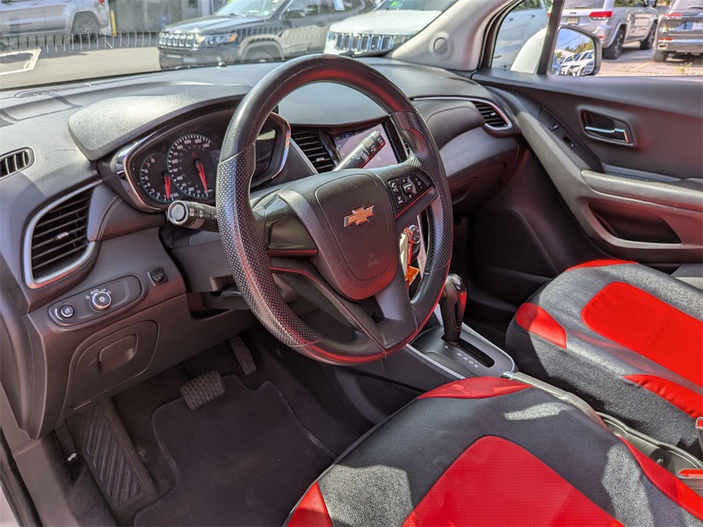 2020 Chevrolet Trax LS photo 11