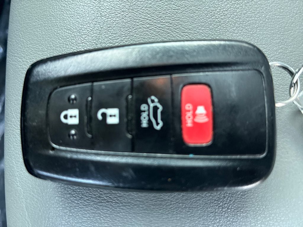 2021 Toyota RAV4 Limited photo 27