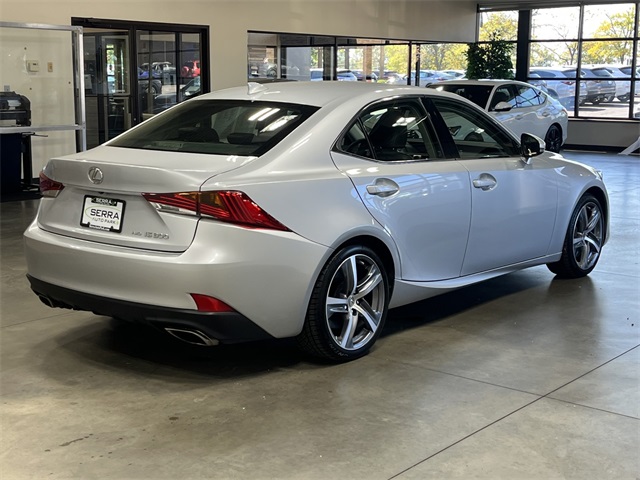 2017 Lexus IS 300 photo 4
