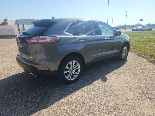 2024 Ford Edge Titanium photo 3