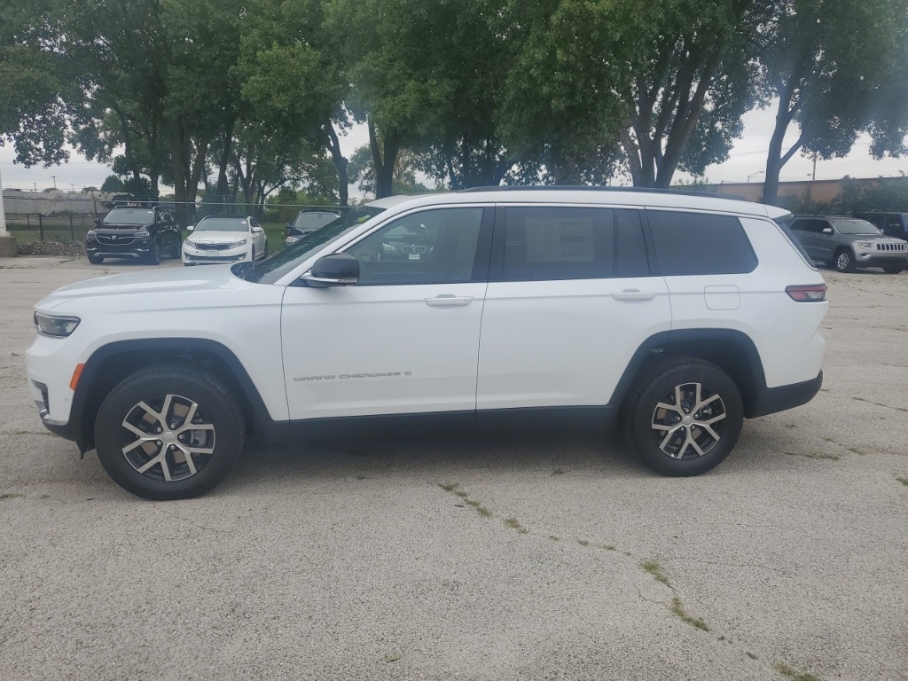 2025 Jeep Grand Cherokee Limited photo 3