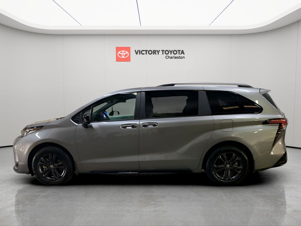 2026 Toyota Sienna XSE photo 2
