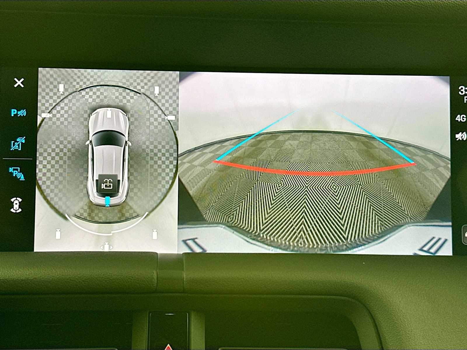 2025 Porsche Taycan photo 16
