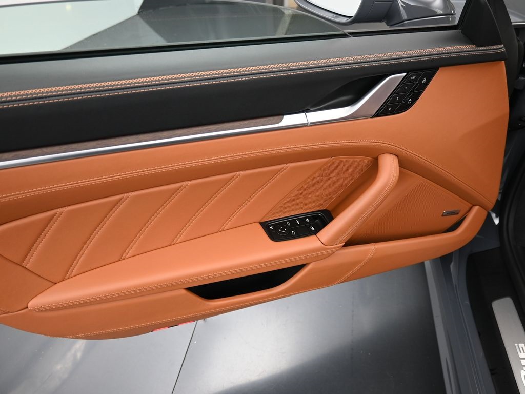 2025 Porsche 911 photo 18