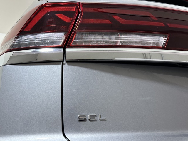 2024 Volkswagen Atlas Cross Sport SEL R-Line photo 11