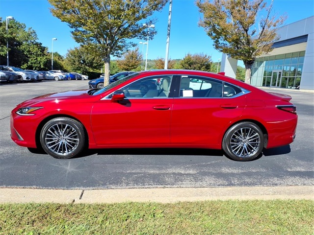 2025 Lexus ES 300h photo 2