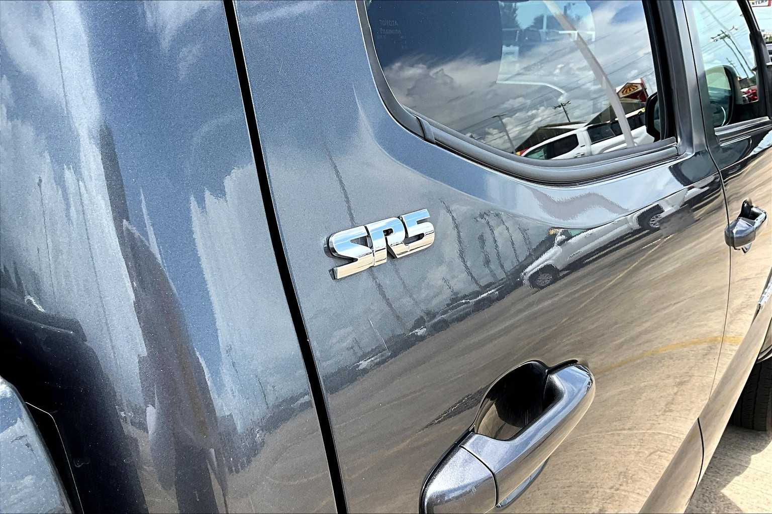 2023 Toyota Tacoma SR5 Double Cab V6 photo 9