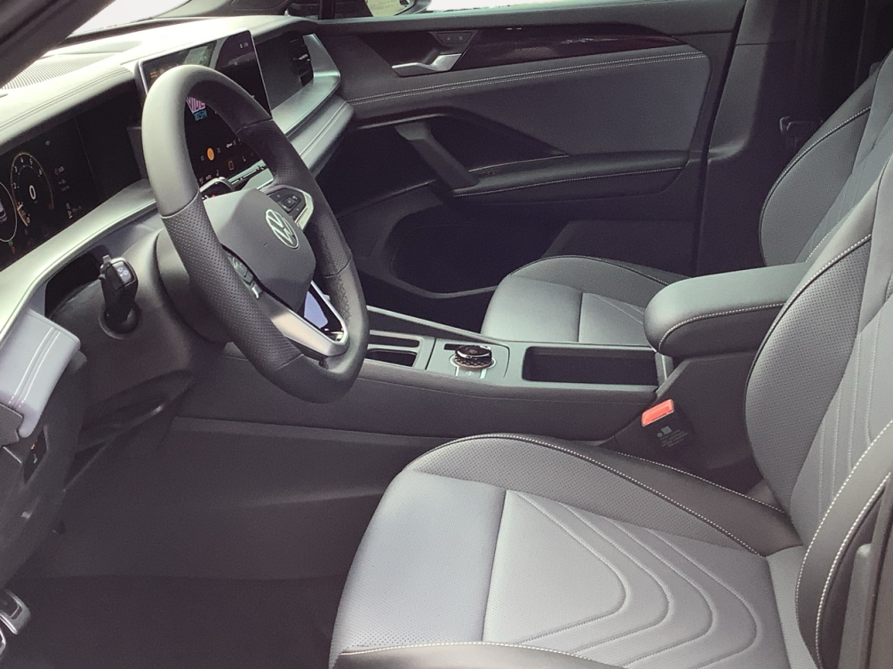 2025 Volkswagen Tiguan SE R-Line Black photo 18