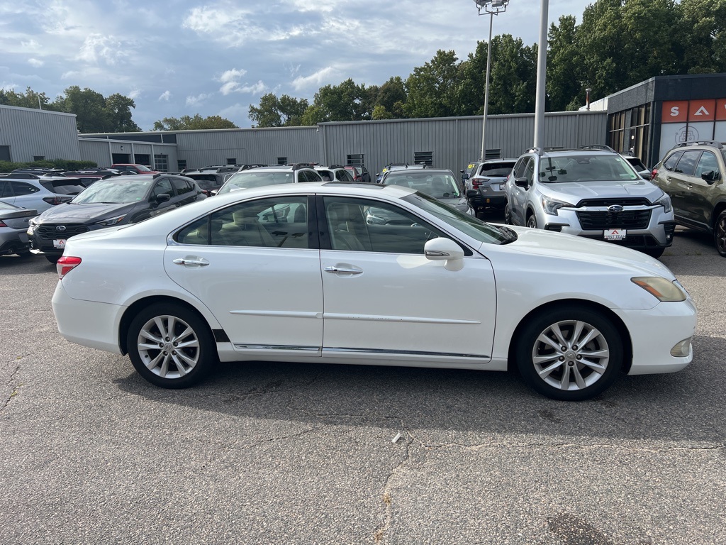 2011 Lexus ES 350 photo 3