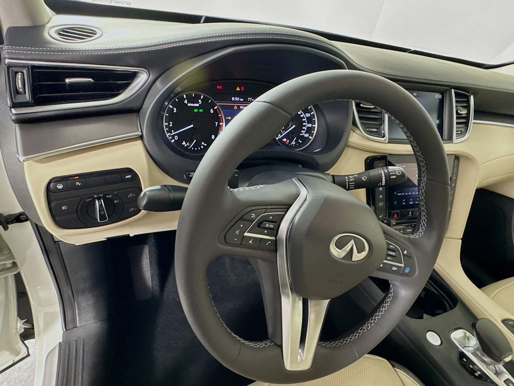 2022 Infiniti QX50 Luxe photo 9